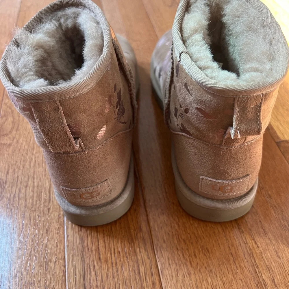 New! UGG Floral Foil limited edition Tan Suede Ankle Boots. - Picture 6 of 6